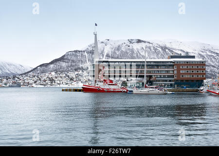 Tromso Hafen und die Stadt in einem verschneiten winter Stockfoto