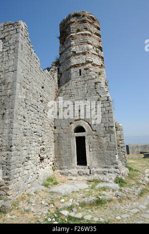 Die Ruinen eines Minaretts der osmanischen Moschee in Rozafa Burg, Kalaja e Rozafës. Shkodra, Albanien. Stockfoto