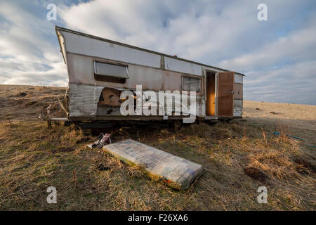 Verlassenen Wohnwagen in Field, Perthshire, Schottland, UK Stockfoto