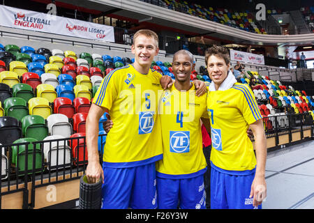 Kupfer-Box Arena, London, UK. 12. Sept. 2015. VfB Aleksey Nalobin (5) Luis Fernando Joventino Venceslau (4) und Tomas Kocian (17). VfB Friedrichshafen schlagen Team Northumbria 3: 1 (25: 15, 23-25, 25-14, 25-18) Credit: Imageplotter/Alamy Live News Stockfoto