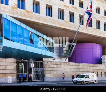 Britische Botschaft Außenansicht, modernes Gebäude von Sir James Stirling, Wilhelmstraße 70, Mitte, Berlin, Deutschland Stockfoto