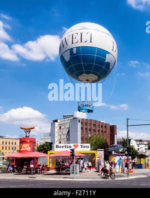 Berlin angebunden Helium-Ballon, Die Welt, der Welt. Touristische Attraktion für städtische Luftaufnahmen der Hauptstadt Stockfoto