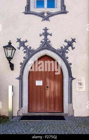 Hohes Schloss, hohen Palast äußeren Burghof mit Trompe l ' oeil Lackierung - Füssen Stadt, Ostallgaü, Bayern, Deutschland Stockfoto