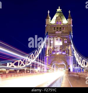 Tower Bridge bei Nacht Stockfoto