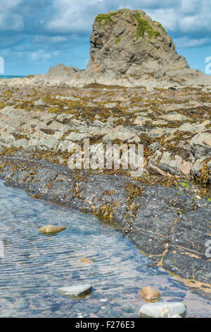 Ein Blick auf die Felsformationen Widemouth Bay, North Cornwall, UK Stockfoto