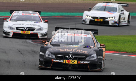 Oschersleben, Deutschland. 13. Sep, 2015. DTM-Spitzenreiter Pascal Wehrlein fährt seinen Mercedes in der DTM Deutsche Tourenwagenmeisterschaft in der Etropolis-Arena in Oschersleben, Deutschland, 13. September 2015. Foto: JENS WOLF/DPA/Alamy Live-Nachrichten Stockfoto