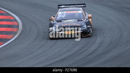 Oschersleben, Deutschland. 13. Sep, 2015. DTM-Spitzenreiter Pascal Wehrlein fährt seinen Mercedes in der DTM Deutsche Tourenwagenmeisterschaft in der Etropolis-Arena in Oschersleben, Deutschland, 13. September 2015. Foto: JENS WOLF/DPA/Alamy Live-Nachrichten Stockfoto