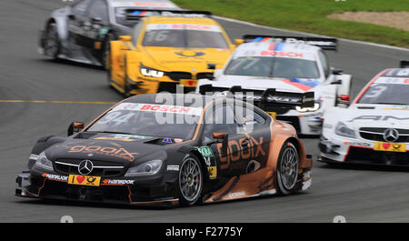 Oschersleben, Deutschland. 13. Sep, 2015. DTM-Spitzenreiter Pascal Wehrlein fährt seinen Mercedes in der DTM Deutsche Tourenwagenmeisterschaft in der Etropolis-Arena in Oschersleben, Deutschland, 13. September 2015. Foto: JENS WOLF/DPA/Alamy Live-Nachrichten Stockfoto