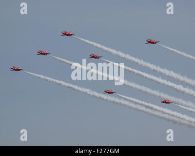 Newcastle Upon Tyne, 13. September 2015, UK News. Die RAF Aerobatic Team, die neun jet Red Arrows anzeigen am Ende der Great North Run in South Shields auf Tyneside. Bildnachweis: James Walsh/Alamy Live-Nachrichten Stockfoto