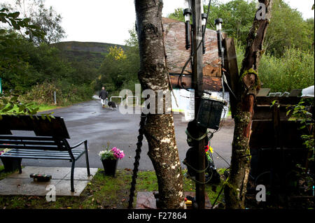 Swansea, Großbritannien. 12. Sep, 2015. Das Denkmal wird regelmäßig ergänzt, 4 Bergleute erinnern, die in einem kleinen Drift-Bergwerk in Swansea Vallet, South Wales gestorben. Bildnachweis: roger tiley/Alamy Live-Nachrichten Stockfoto