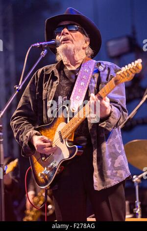 Chicago, Illinois, USA. 12. Sep, 2015. Country-Legende MERLE HAGGARD tritt beim Riot Fest im Douglas Park in Chicago, Illinois © Daniel DeSlover/ZUMA Draht/Alamy Live News Stockfoto