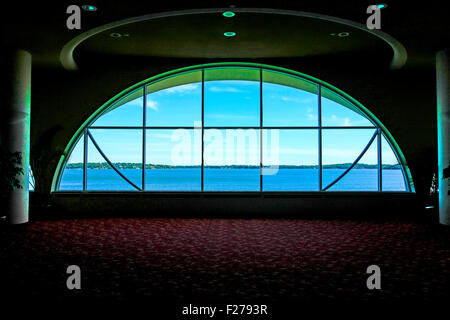 Blick aus dem Erker Halbrund am See Monona aus dem Monona Terrasse Community and Convention Center in Madison WI Stockfoto