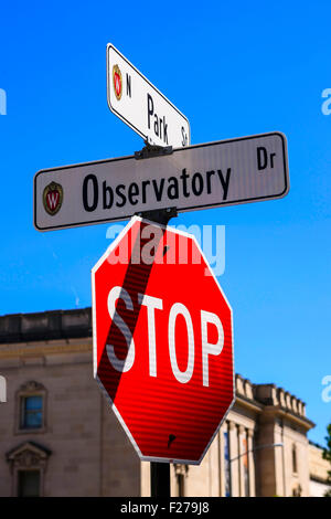 Stop-Schild am Park und Observatorium Dr ist auf dem Campus der University of Wisconsin in Madison Stockfoto