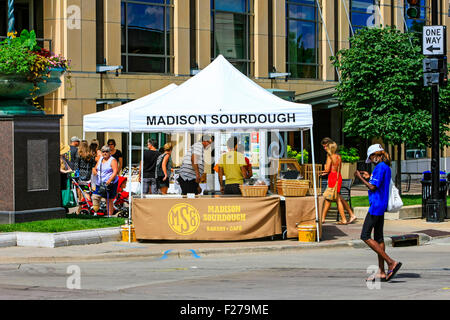 Madison Sauerteig Bauern Marktstand in der Innenstadt von Madison Wisconsin Stockfoto