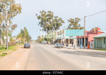 NIEUWOUDTVILLE, Südafrika - 11. August 2015: die Hauptstraße von Niewoudtville. Die Stadt beansprucht den Titel der Lampe Capital Of T Stockfoto