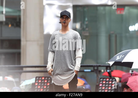 Justin Bieber führt auf NBC "TODAY Show" am Rockefeller Plaza am 10. September 2015 in New York City. Stockfoto