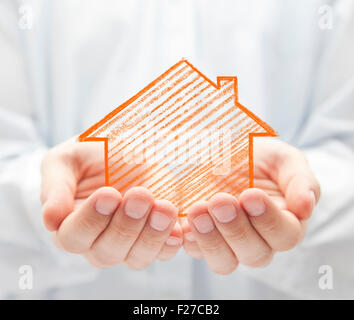Zeichnung-Haus in Händen Stockfoto