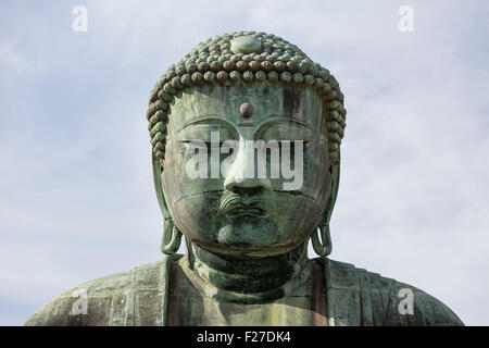 Detail der Mimik von Kamakura Daibutsu, Präfektur Kanagawa, Japan. Der große Buddha von Kamakura ist eine monumentale gro Stockfoto