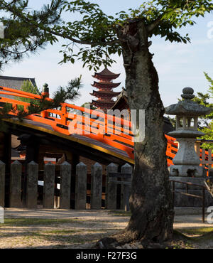 Detail der Itsukushima-Schrein. Miyajima, Hatsukaichi, Hiroshima-Präfektur, Japan. Stockfoto