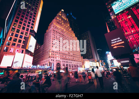 Times Square bei Nacht, in Midtown Manhattan, New York. Stockfoto