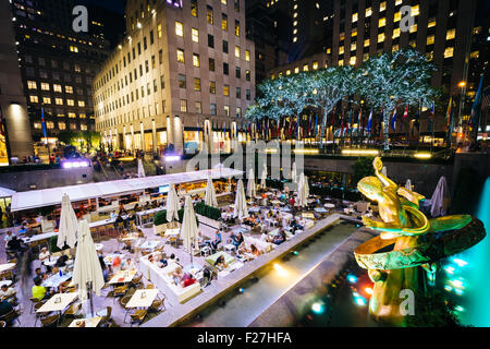 Gebäude am Rockefeller Center in der Nacht, in Midtown Manhattan, New York. Stockfoto