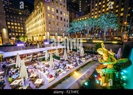 Gebäude am Rockefeller Center in der Nacht, in Midtown Manhattan, New York. Stockfoto