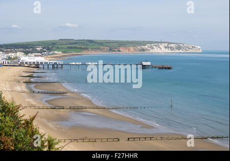 Einen allgemeinen Überblick über Sandown Pier und Culver Cliff auf der Isle Of Wight Stockfoto