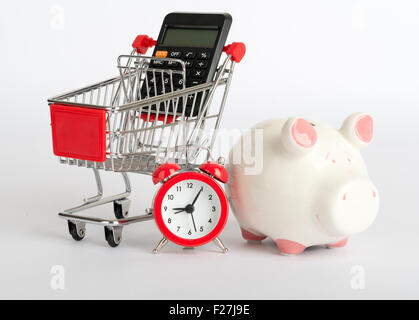 Warenkorb mit Sparschwein Stockfoto