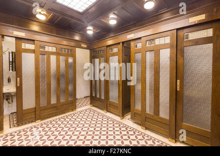 Die berühmten öffentlichen Jugendstil-Toilette am Graben in Wien, Österreich Stockfoto