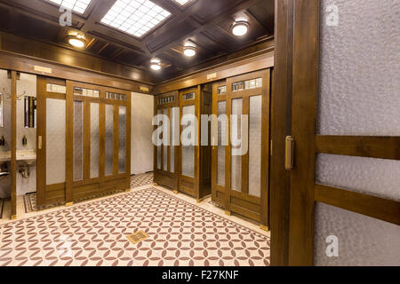 Die berühmten öffentlichen Jugendstil-Toilette am Graben in Wien, Österreich Stockfoto