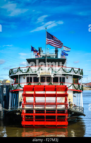 Die geliebten Natchez Steamboat auf der Bordkarte Dock auf dem Mississippi River in der Nähe des French Quarter in New Orleans, LA Stockfoto