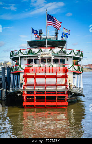 Die geliebten Natchez Steamboat auf der Bordkarte Dock auf dem Mississippi River in der Nähe des French Quarter in New Orleans, LA Stockfoto