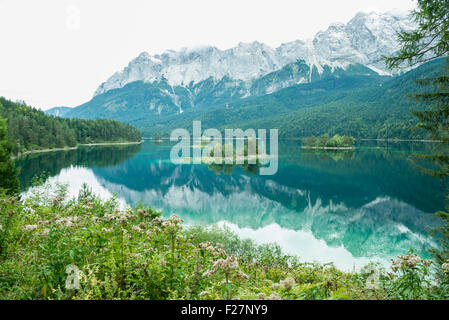 Zugspitze im Eibsee See, Bayern, Deutschland Stockfoto