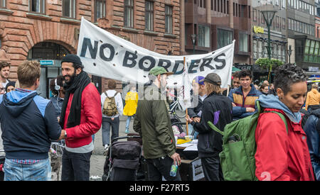 Malmö, Schweden. 13. Sep, 2015. Banner "Keine Grenzen" fordern. Es gibt 5.000 geschätzten Menschen trat bei einer Kundgebung in Schweden, Druck auf nationaler und europäischer Regierungen, den Menschen vorzugehen, die von Krieg und Hungersnot zu fliehen. © Tommy Lindholm/Pacific Press/Alamy Live-Nachrichten Stockfoto