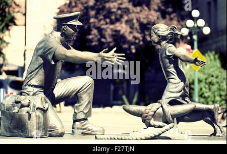 Soldat und Kind - The Homecoming Bildhauers Nathan Scott. Getönt Stockfoto