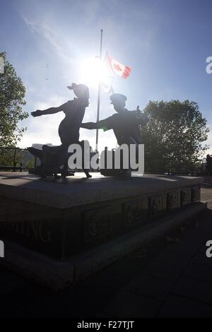 Soldat und Kind - The Homecoming Bildhauers Nathan Scott. Stockfoto