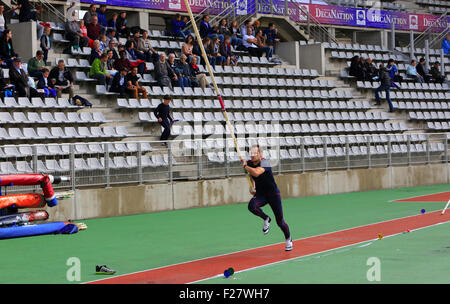 Paris, Frankreich. 13. Sep, 2015. Lavillenie Renaud auf DecaNation internationale Spiele im Freien am 13. September 2015 in Paris, Frankreich. Er ist Olympiasieger und Weltrekordhalter Sprung Pole vault mit 6m 16 Credit: Denys Kuvaiev/Alamy Live News Stockfoto