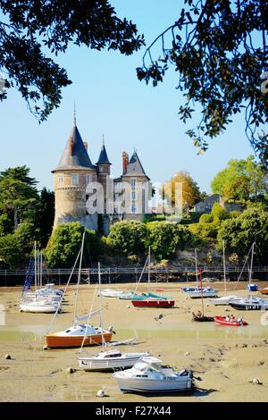 Chateau de Pornic restaurierten mittelalterlichen Burg einst Eigentum des Gilles de Rais. Hafen von Pornic, Bretagne, Frankreich. Blaubärten Schloss Stockfoto