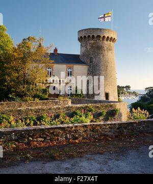 Chateau de Pornic restaurierten mittelalterlichen Burg einst Eigentum des Gilles de Rais. Hafen von Pornic, Bretagne, Frankreich. Blaubärten Schloss Stockfoto