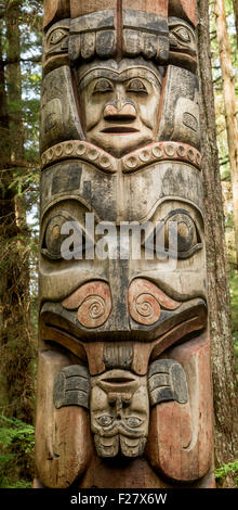 Totempfahl in Sitka National Historic Park, Alaska. Stockfoto