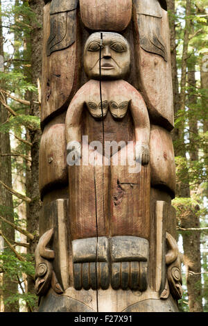 Totempfahl in Sitka National Historic Park, Alaska. Stockfoto