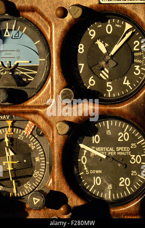 Instrumente im Cockpit der Cessna 210 Flugzeuge Stockfoto