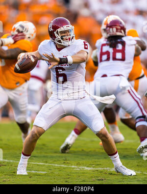 12. September 2015: Baker Mayfield #6 von der Oklahoma Sooners bereitet sich auf den Ball zu werfen, während die NCAA Football-Spiel zwischen der Universität von Tennessee Volunteers und der Oklahoma Sooners Neyland Stadium in Knoxville, TN Tim Gangloff/CSM Stockfoto
