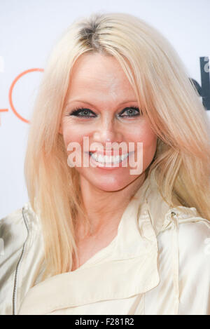 Toronto, Ontario, Kanada. 13. Sep, 2015. Hersteller PAMELA ANDERSON besucht "Diese Änderungen alles" Foto-Shooting während der 2015 Toronto International Film Festival im Ryerson Theatre. Bildnachweis: Igor Vidyashev/ZUMA Draht/Alamy Live-Nachrichten Stockfoto