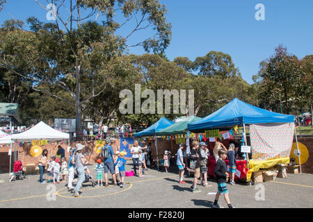 Sydney-Grundschule beherbergt die Gemeinde Fete fair zu Spenden für die Schule, Avalon, Sydney, Australien Stockfoto