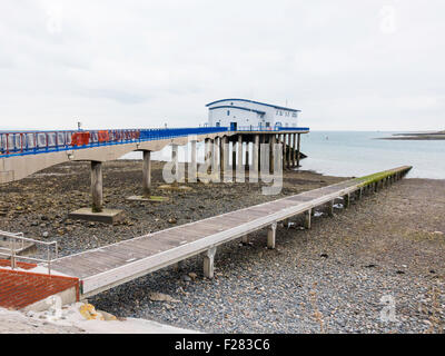 Royal National Lifeboat Institution Barrow Lifeboat Station auf Roa Insel im Kanal Walney Cumbria UK Stockfoto