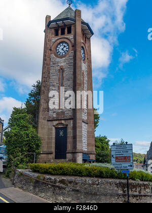 Der Uhrturm gebaut 1912 auf Crown Hill Grange über Sands Cumbria UK Stockfoto