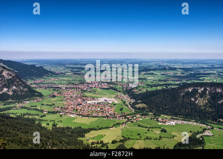 Bayerische Alpen, schöne Landschaft Blick auf Pfrontener Tal vom Breitenberg Berg in Tannheim Angebot, Bayern, Deutschland Stockfoto