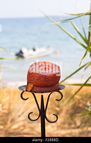 Rote Kerze direkt am Meer Stockfoto