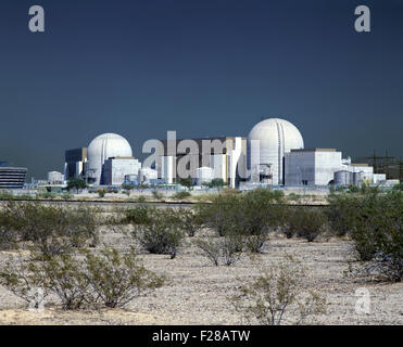 Zwei Reaktor Kuppeln an das Kernkraftwerk Palo Verde in der Nähe von Phoenix, Arizona, USA. Stockfoto